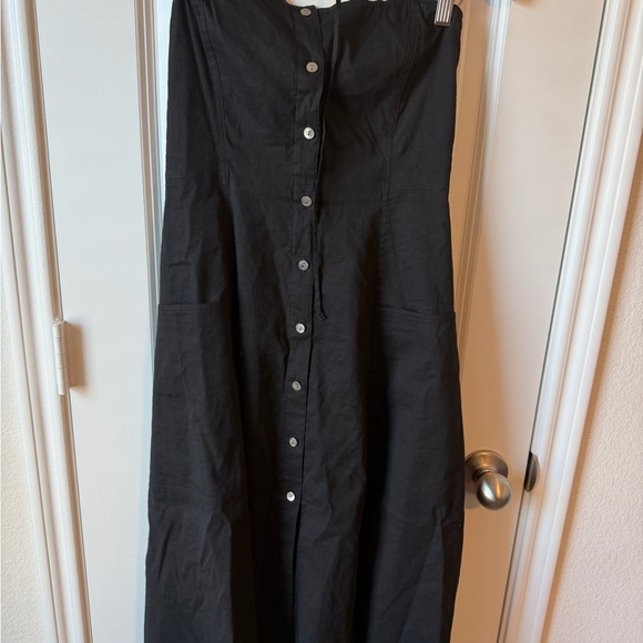 ⚡️ Theory Kayleigh Soft Crunch Black Linen Midi Dress with Pockets - Picture 4 of 6